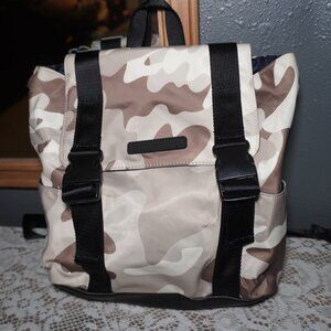 Tommy Hilfigure Camo Tan Grey Buckle Nylon Backpack Mid Size